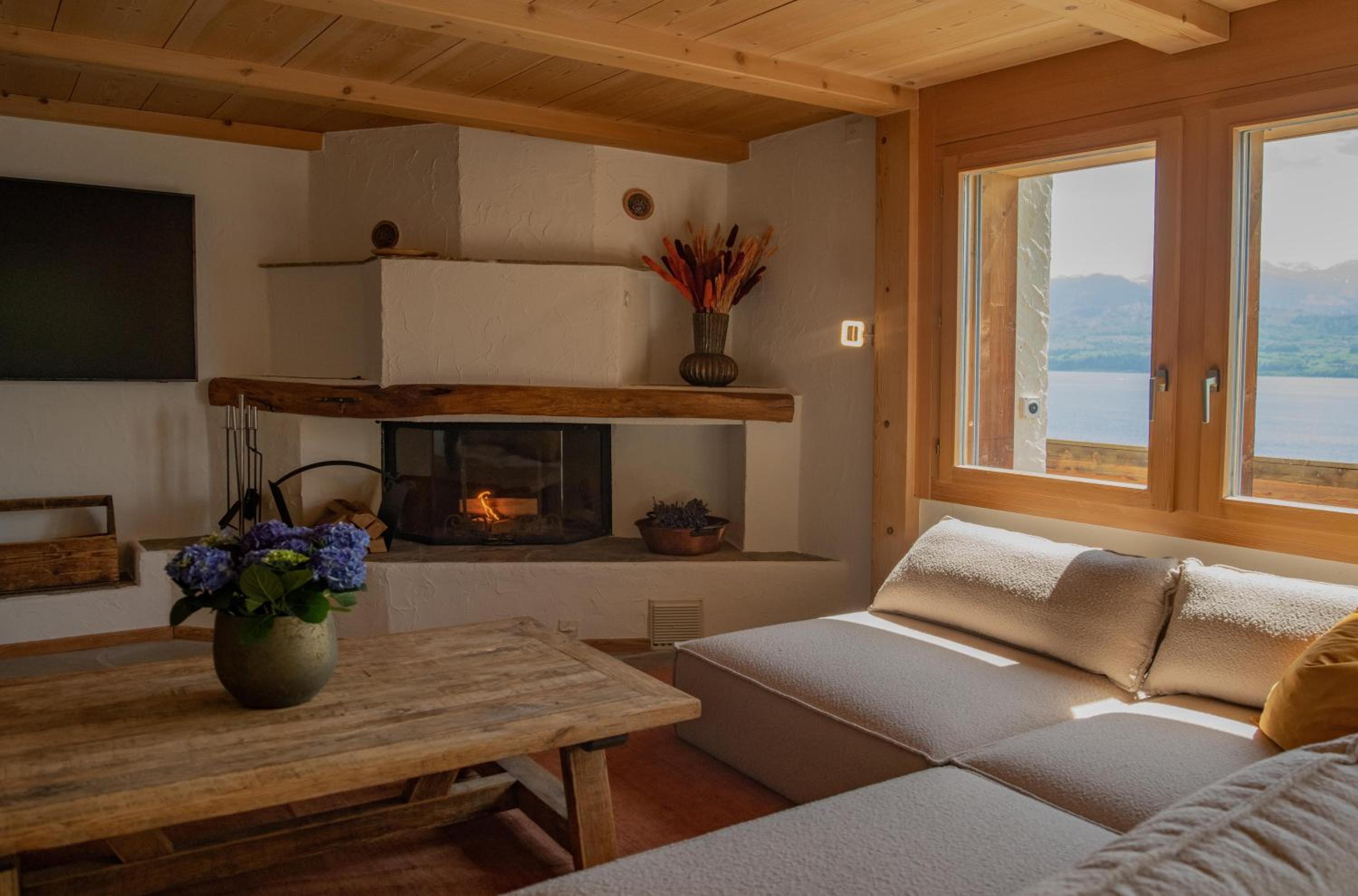 Lakeside Chalet with Panorama View