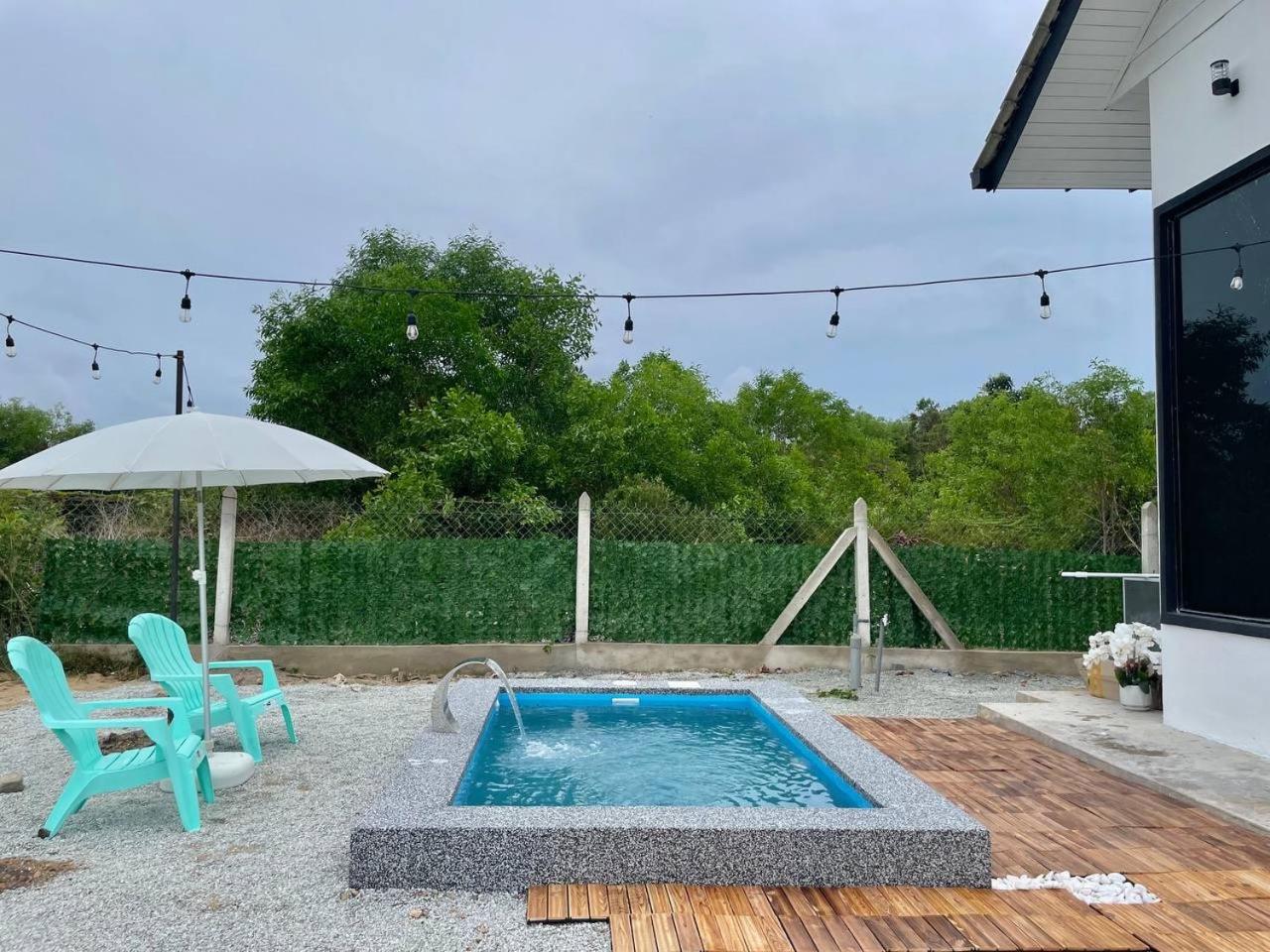 Memerang Tiny House & Pool near Merang Jetty