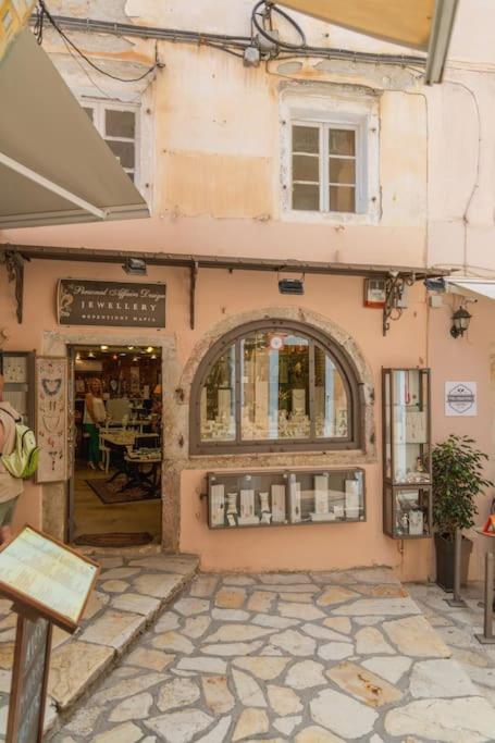 Piatta Medusa Venetian Flat in Corfu Old Town
