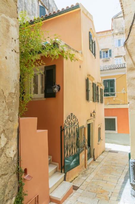 Piatta Medusa Venetian Flat in Corfu Old Town