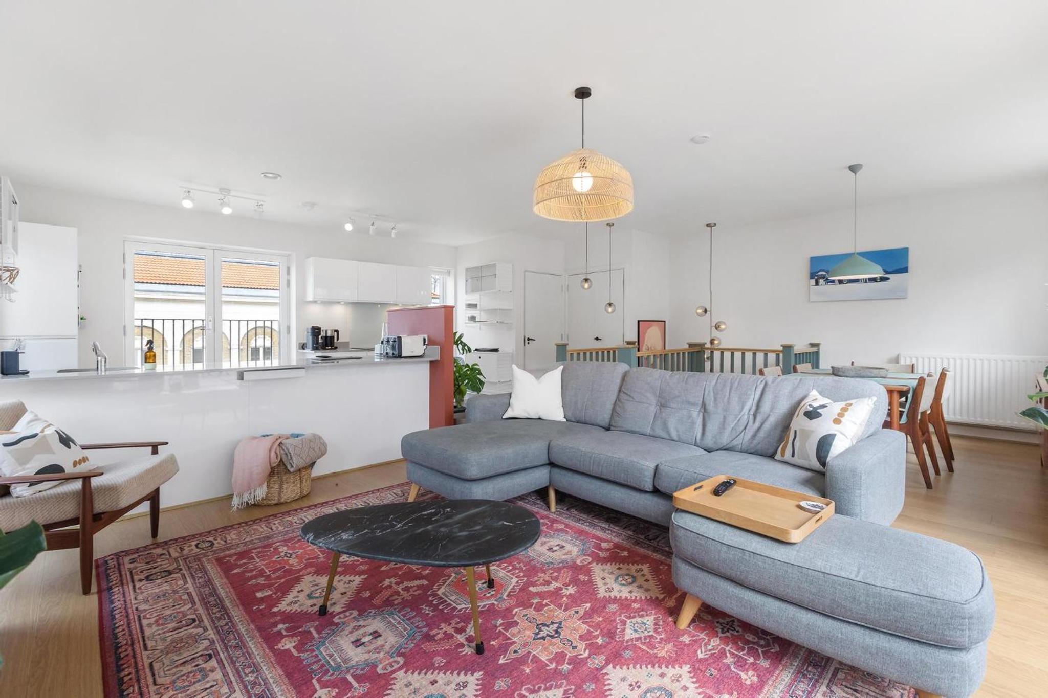 Designer London 2Bed 3Bath Duplex - 20mins2Central London!