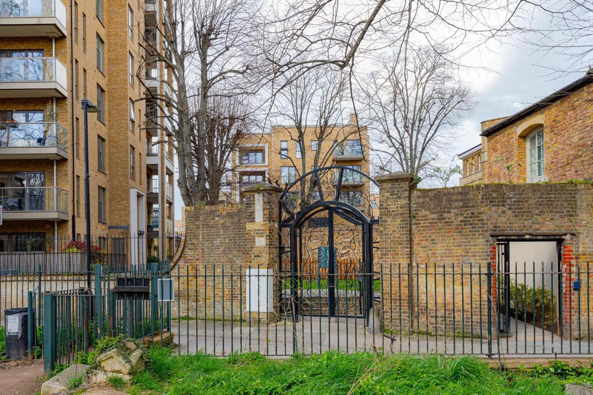 Designer London 2Bed 3Bath Duplex - 20mins2Central London!