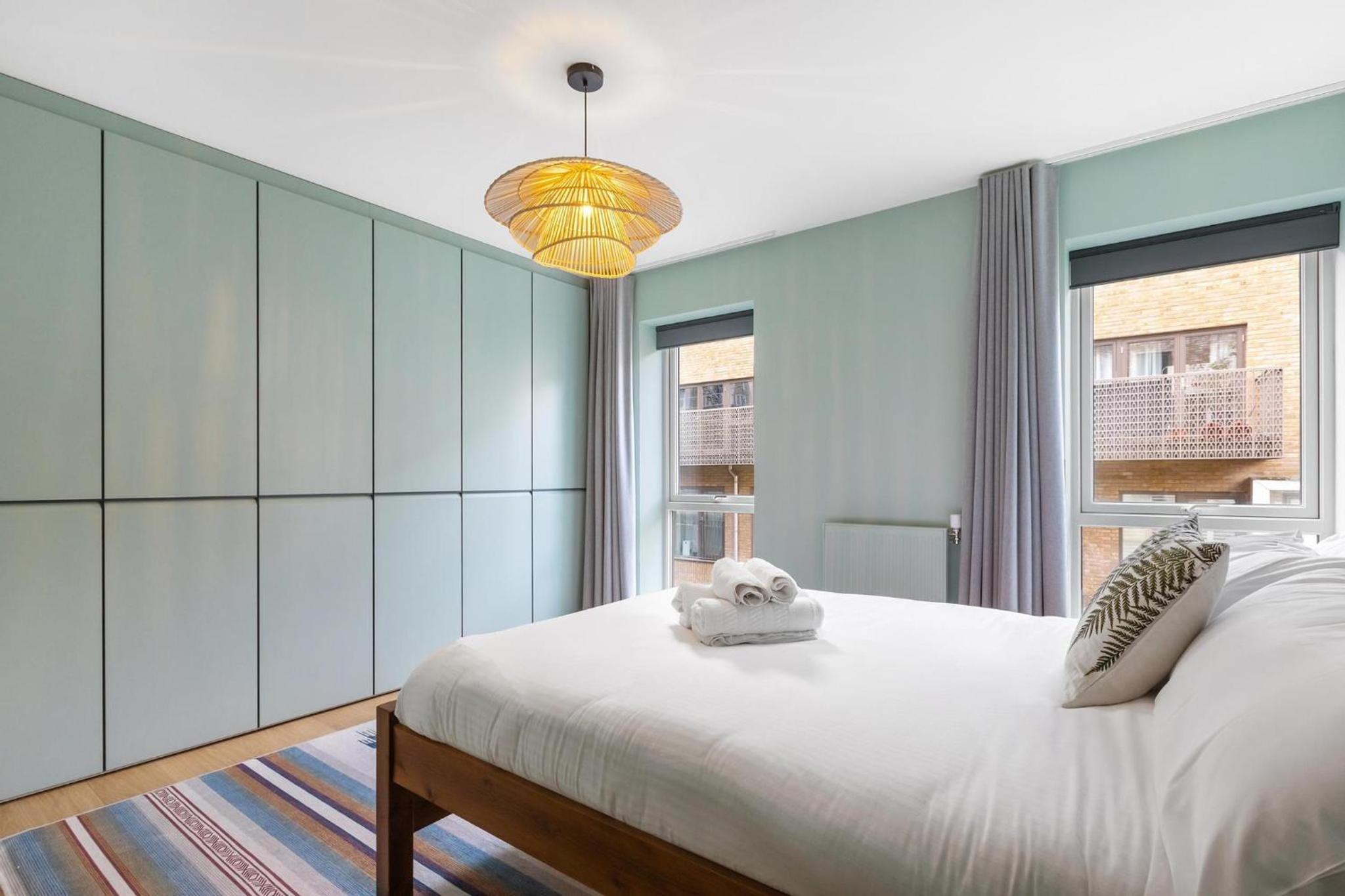 Designer London 2Bed 3Bath Duplex - 20mins2Central London!