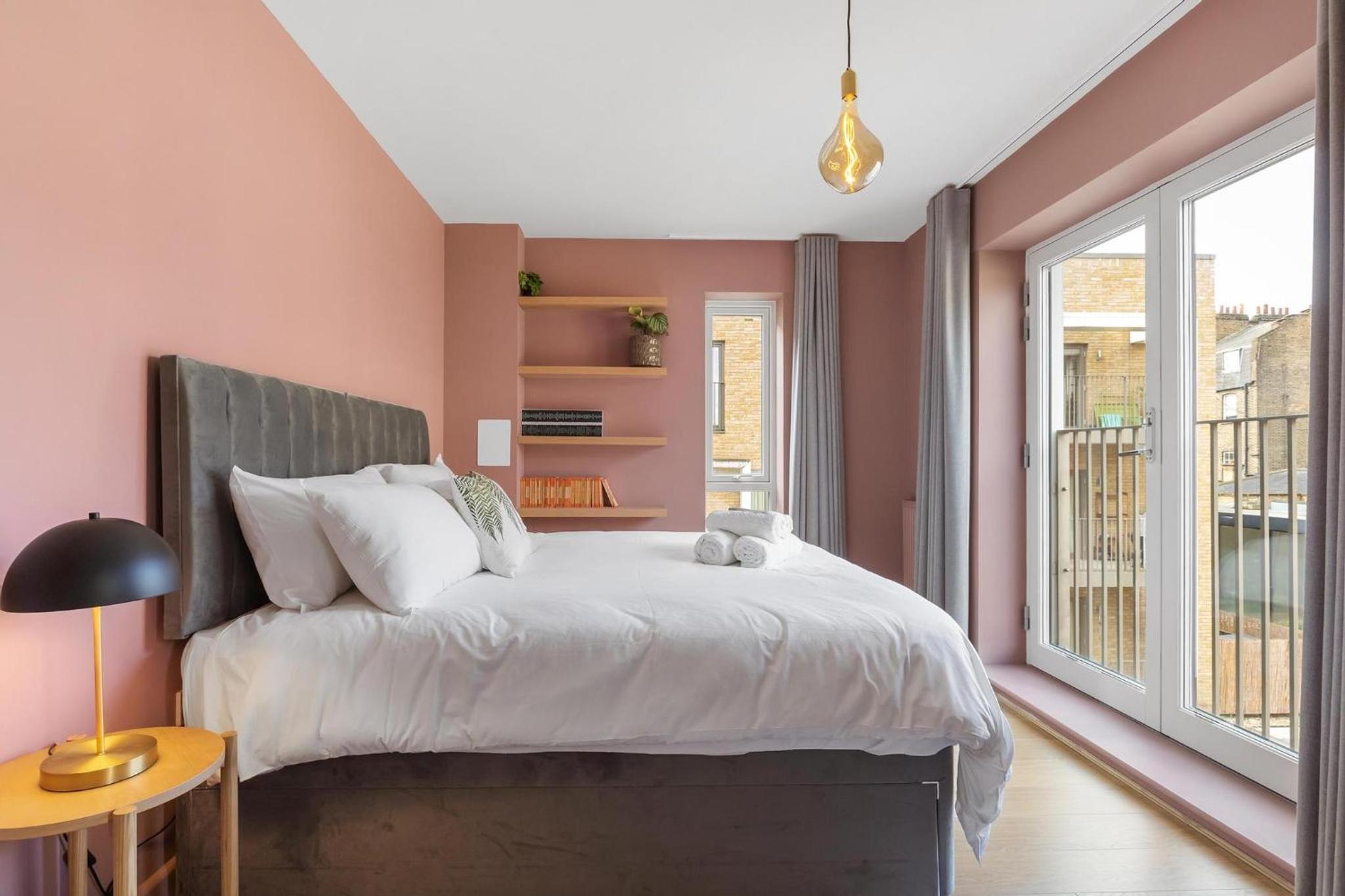 Designer London 2Bed 3Bath Duplex - 20mins2Central London!
