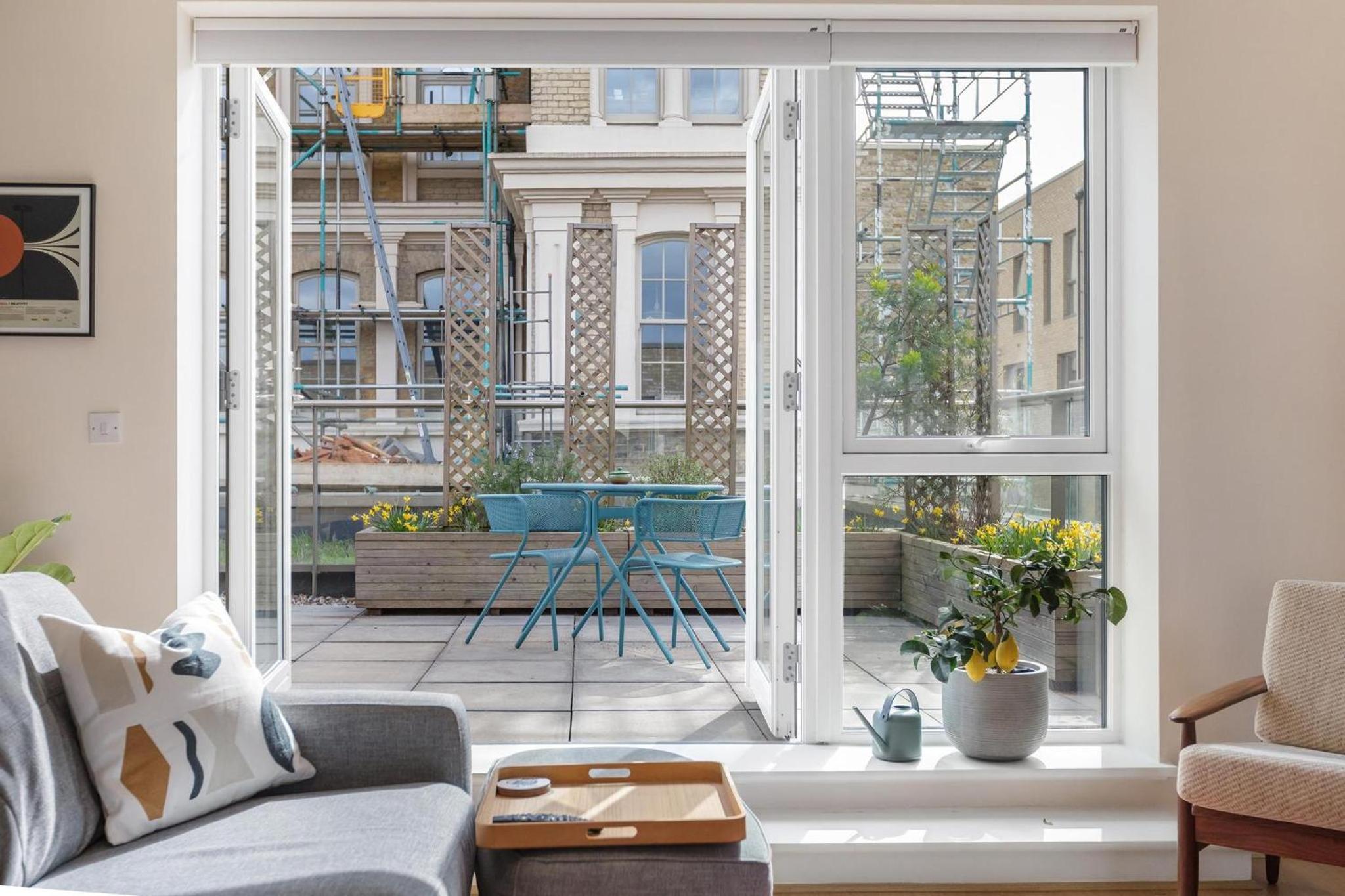 Designer London 2Bed 3Bath Duplex - 20mins2Central London!