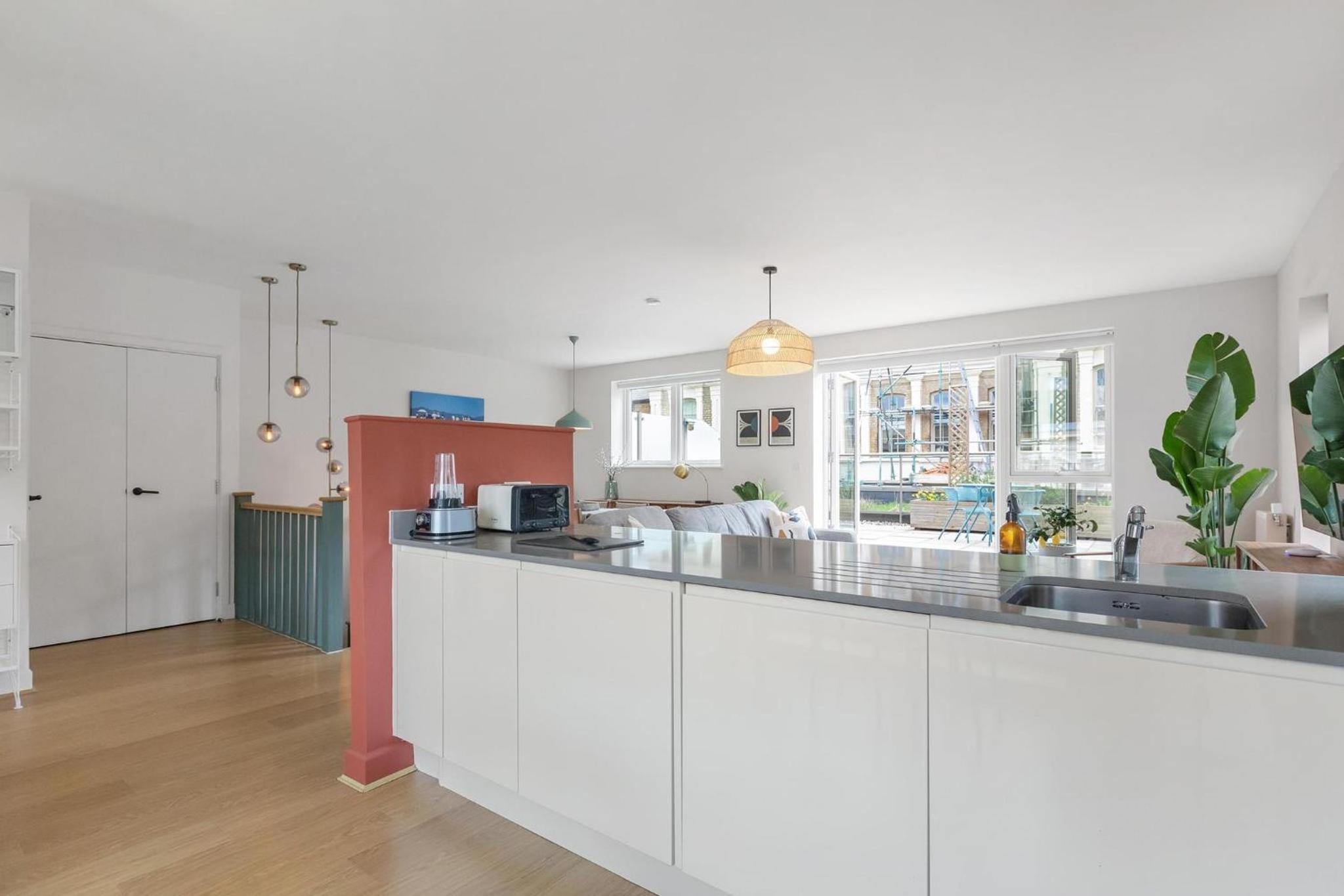 Designer London 2Bed 3Bath Duplex - 20mins2Central London!
