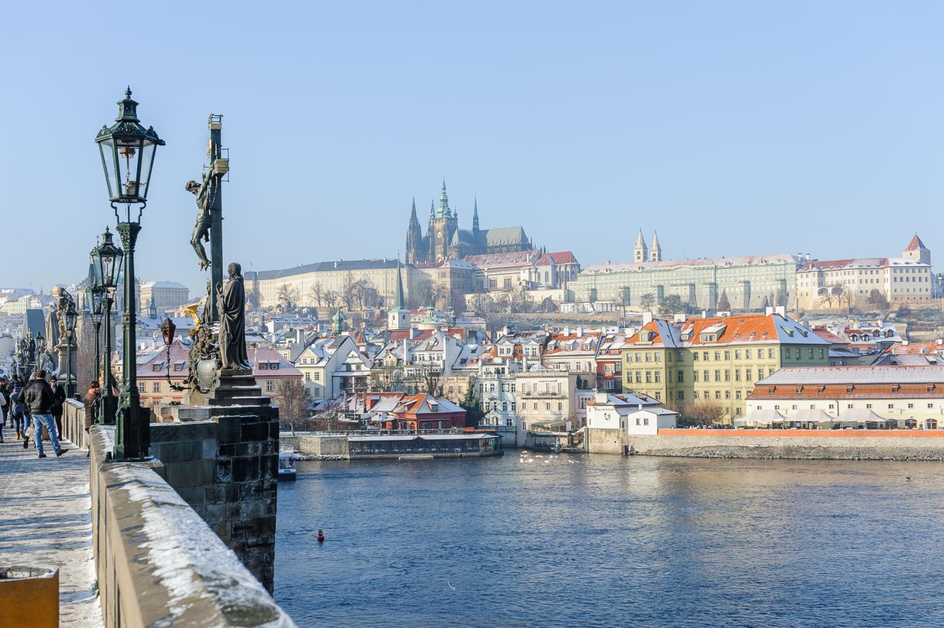 Spacious apartment near Wenceslas Square with master bed