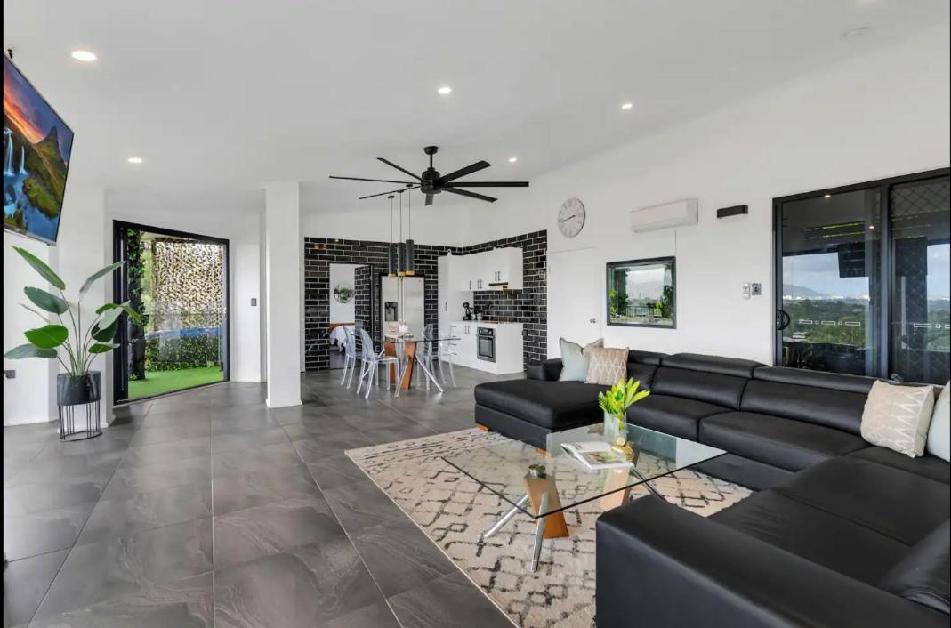 Modern 3BR Apartment view 3