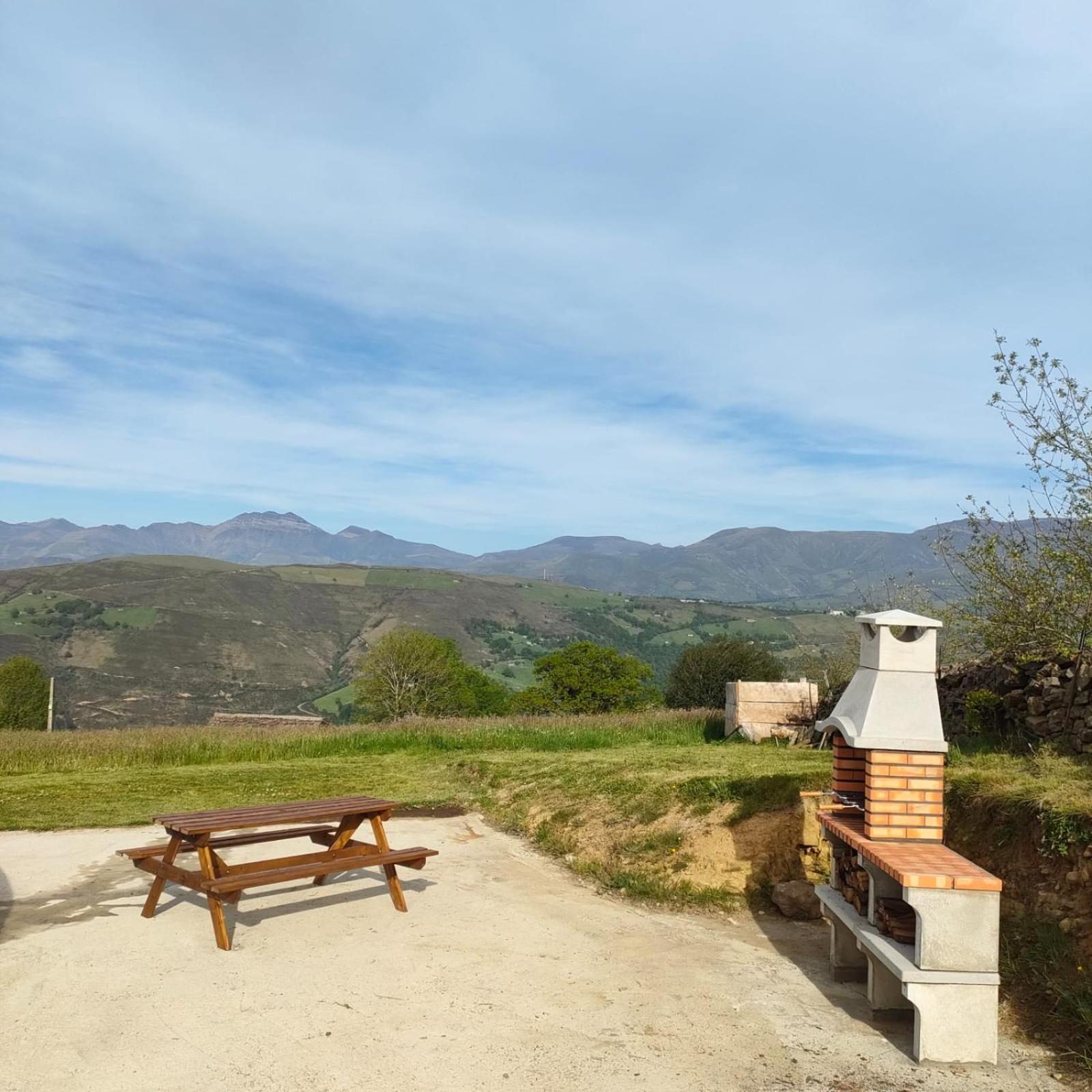 Villa Brenagudina - Cabaña Pasiega con piscina climatizada