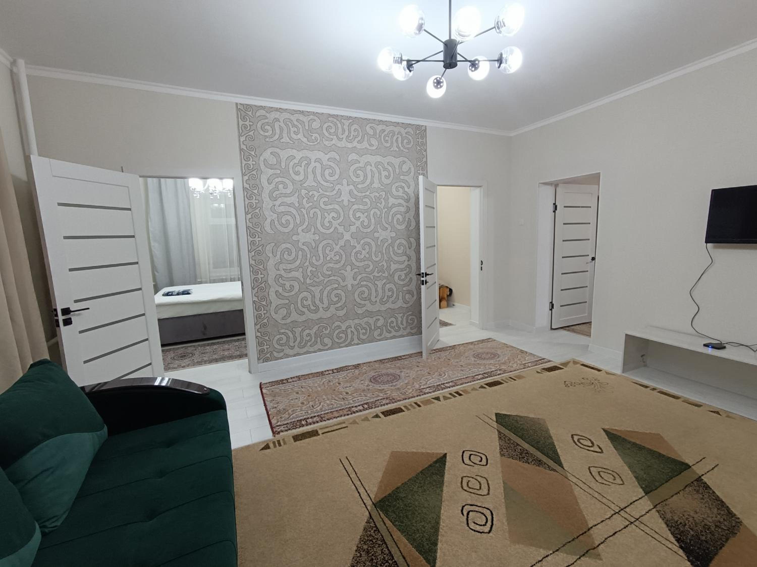 Home stay in downtown view 4