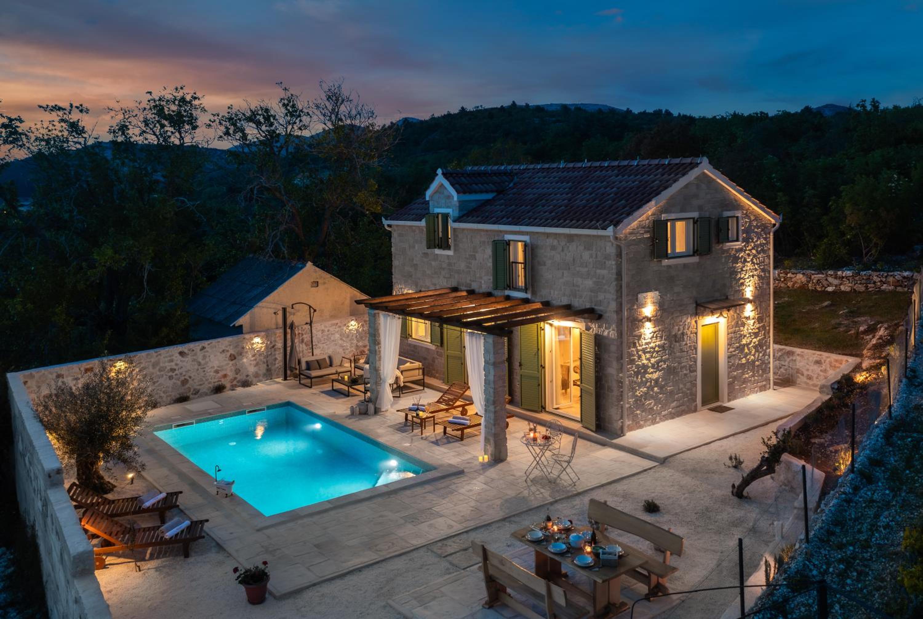Villa Cavalleria Rusticana with heated pool and vineyard