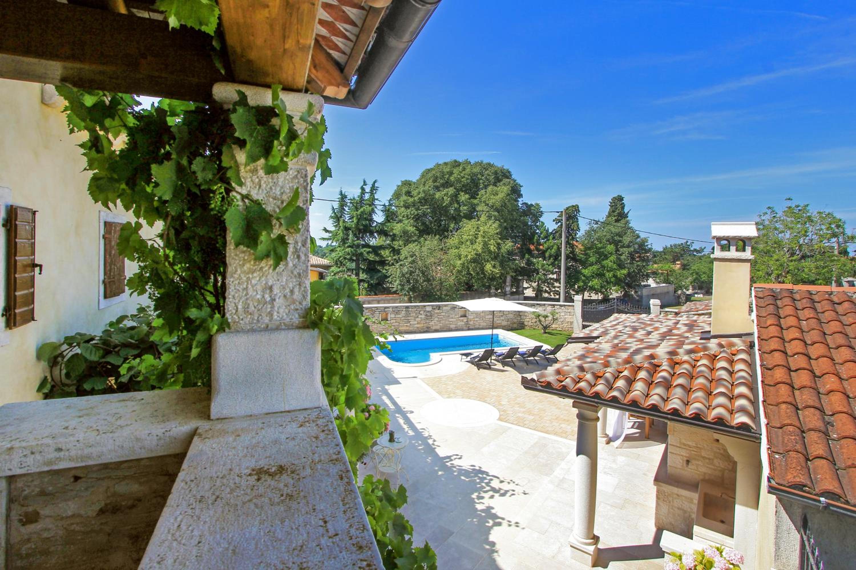 Villa Maria Tereza, exquisite villa, massage pool in a gorgeous garden view 4