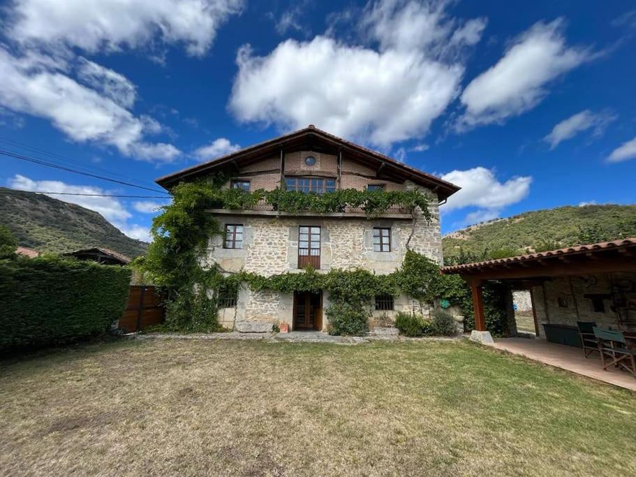 Apaizetxea, caserío en entorno rural entre Bilbao y Vitoria-Gasteiz