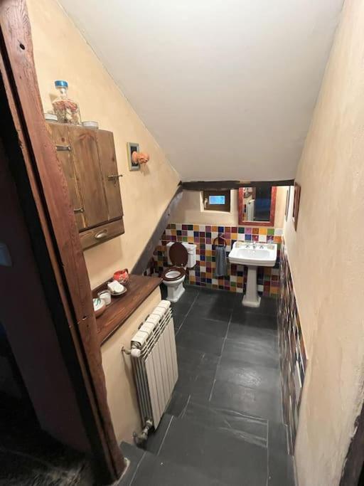 Apaizetxea, caserío en entorno rural entre Bilbao y Vitoria-Gasteiz