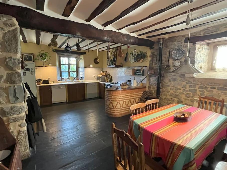 Apaizetxea, caserío en entorno rural entre Bilbao y Vitoria-Gasteiz