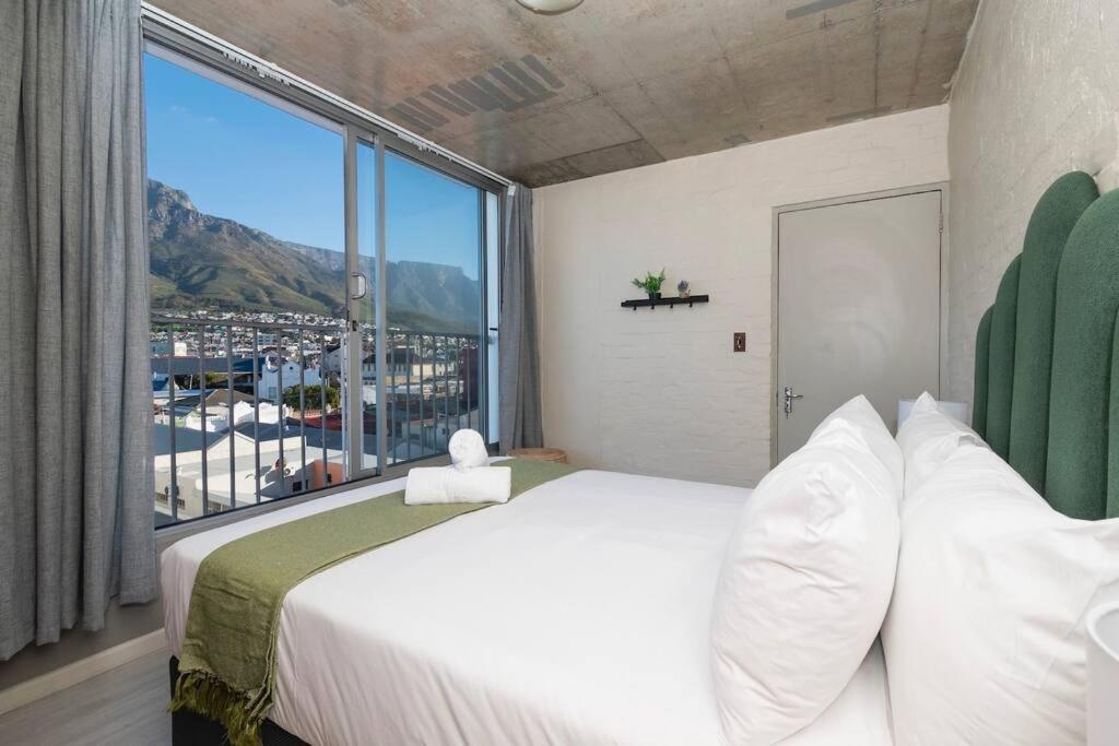 Modern 2 Bedroom Gem view 3