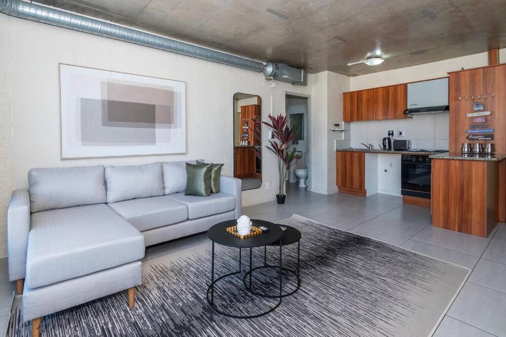 Modern 2 Bedroom Gem view 5