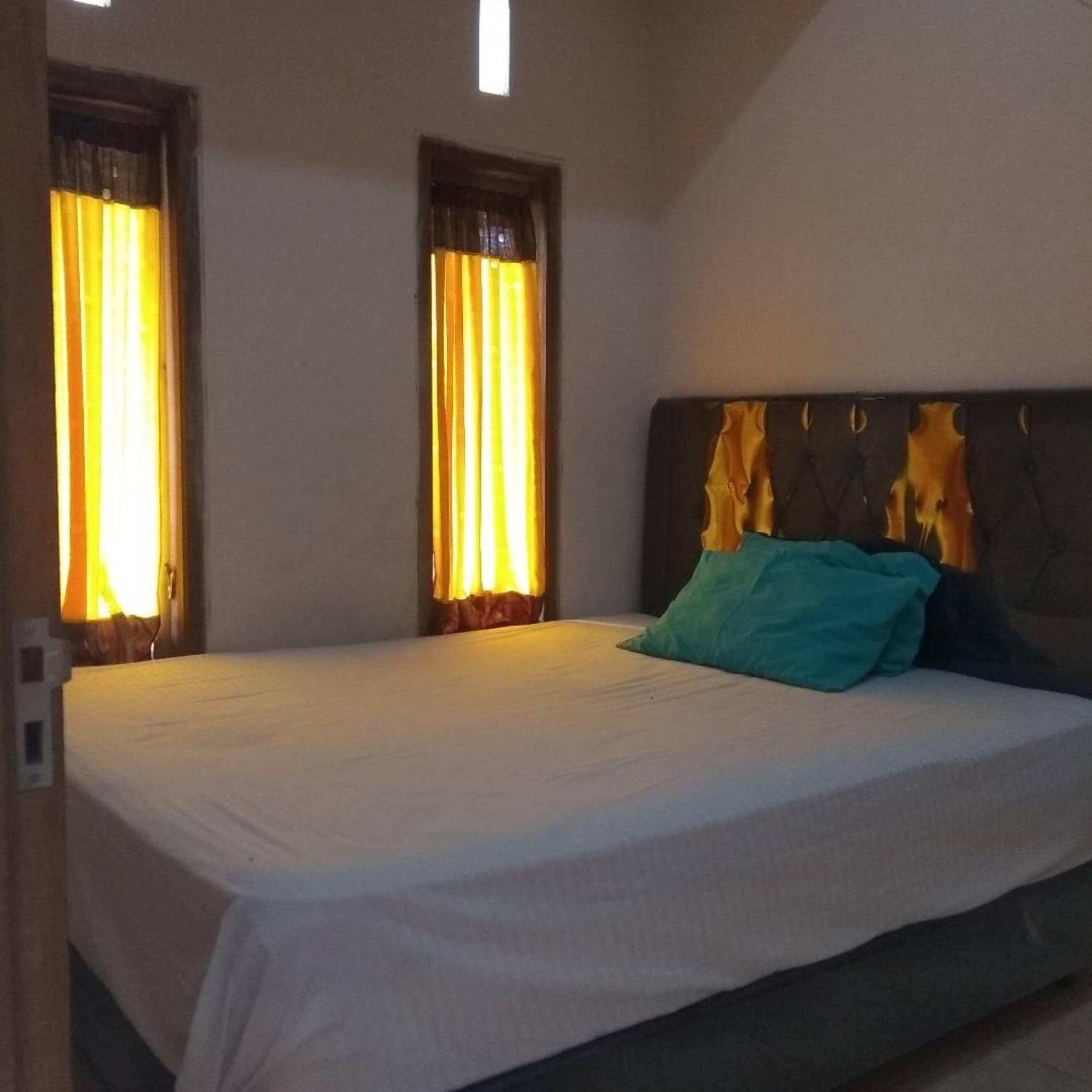 Adventura House