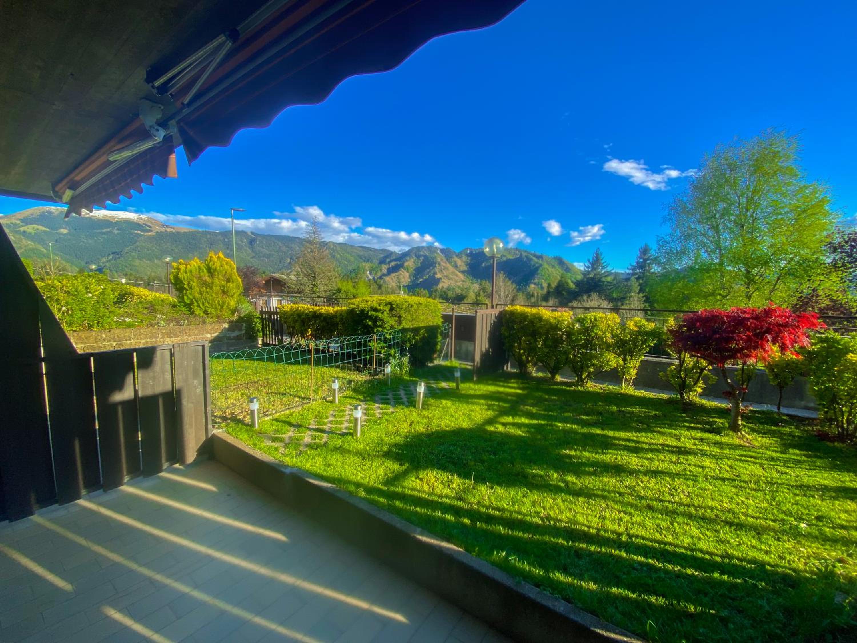 Villetta a schiera con giardino privato view 2