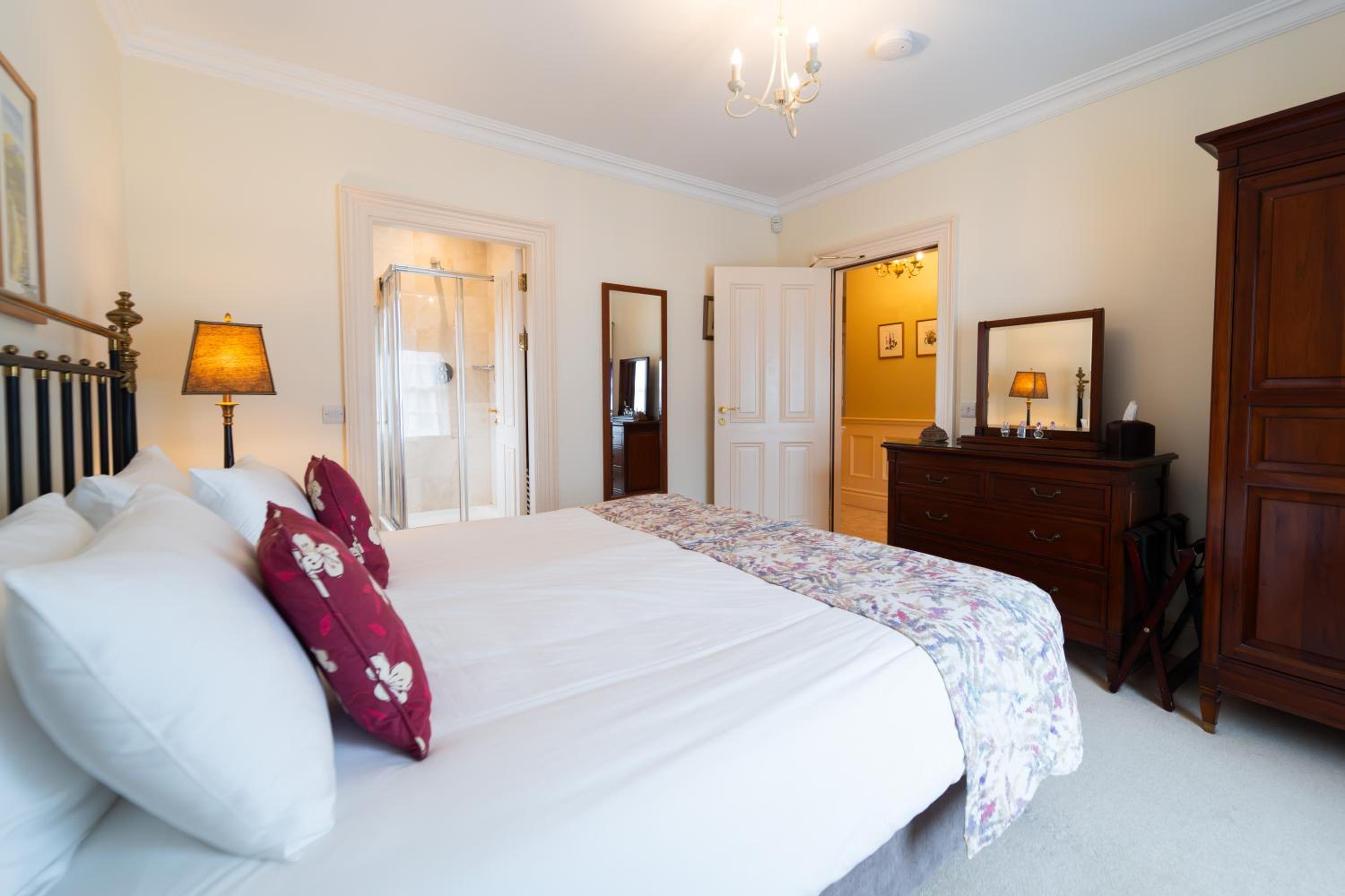 Waters Edge 1 en Dingle — hotel room