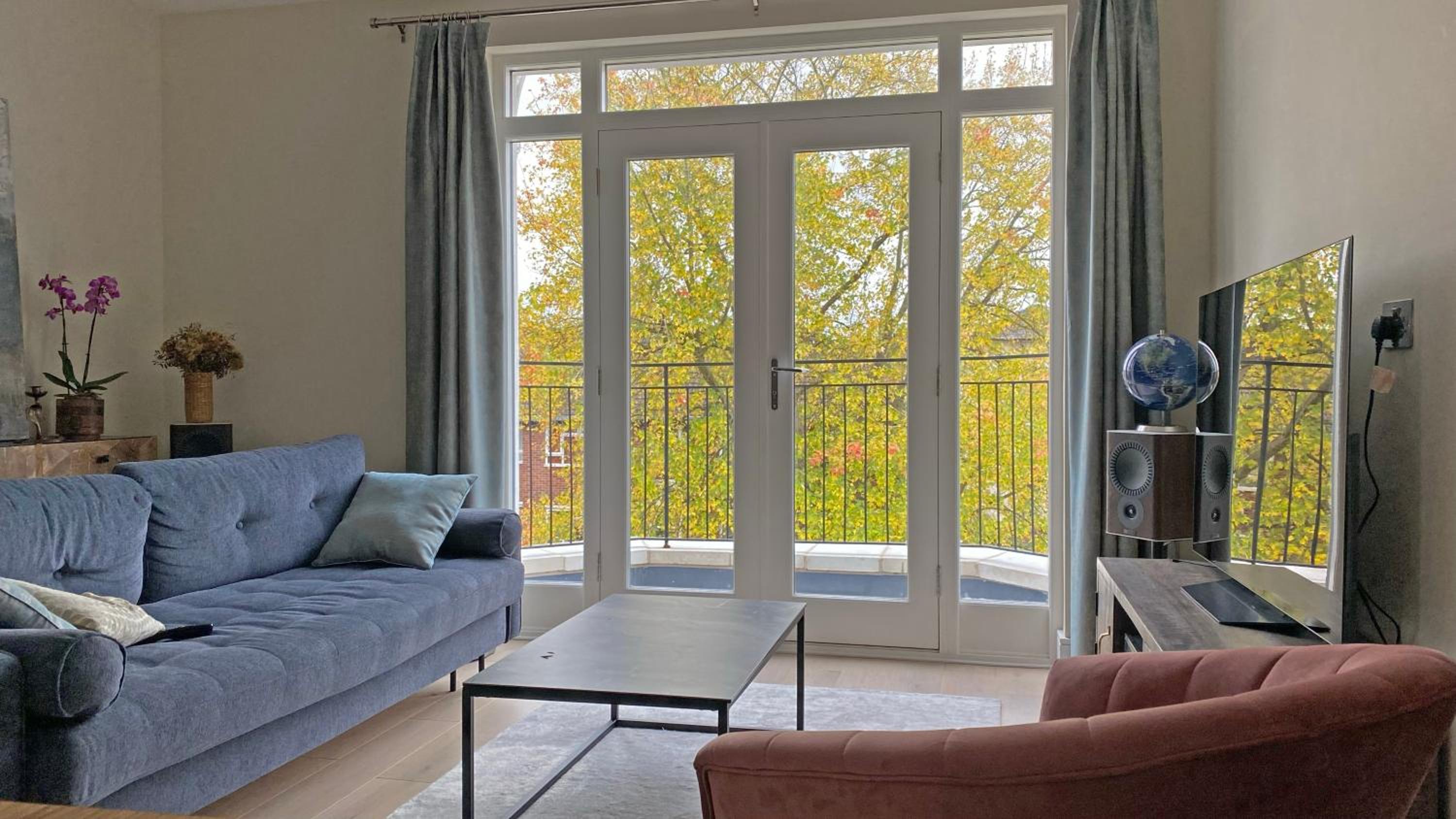 Stunning One Bedroom Luxury Apartment view 3