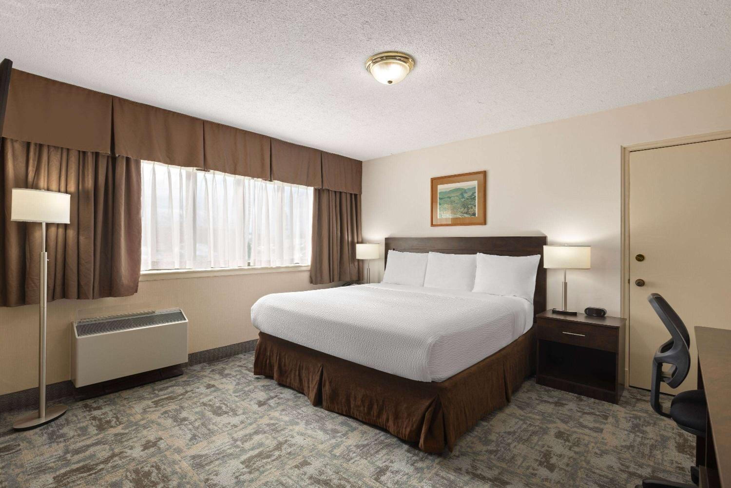 Thunder Bay Vacations - Travelodge by Wyndham Thunder Bay ON - Property Image 2