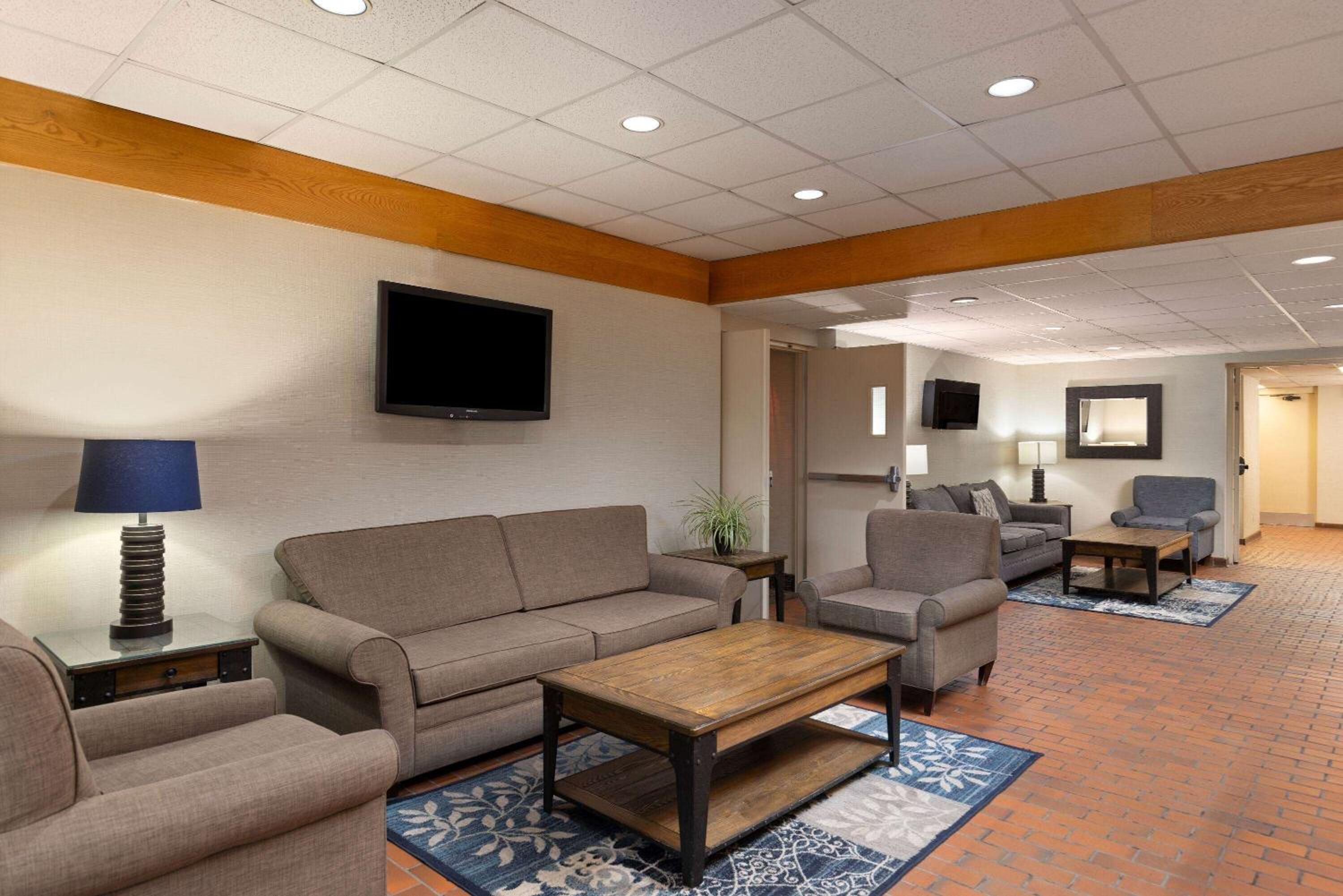 Thunder Bay Vacations - Travelodge by Wyndham Thunder Bay ON - Property Image 9