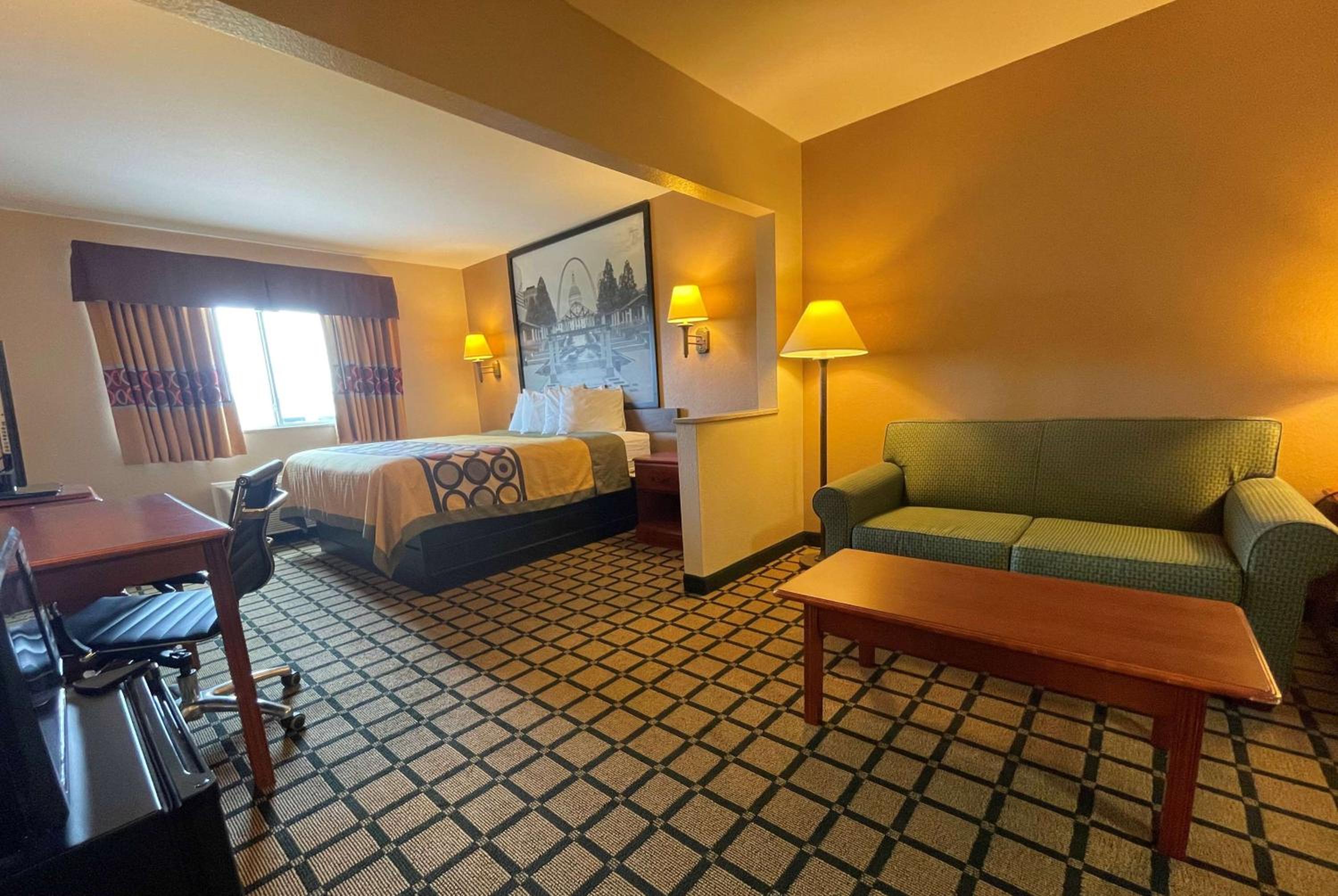 Rolla Vacations - Super 8 by Wyndham Rolla - Property Image 2
