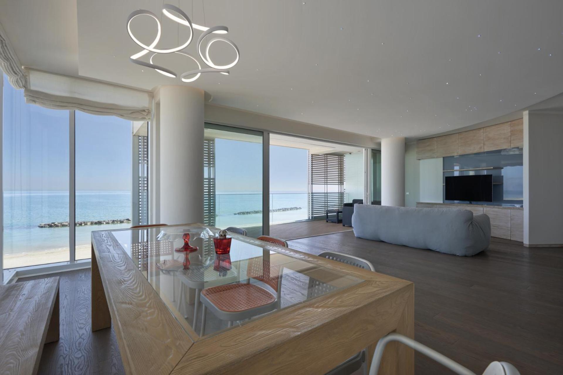 Luxury Seafront Apartment, Parking and Beach by Host Hero view 3