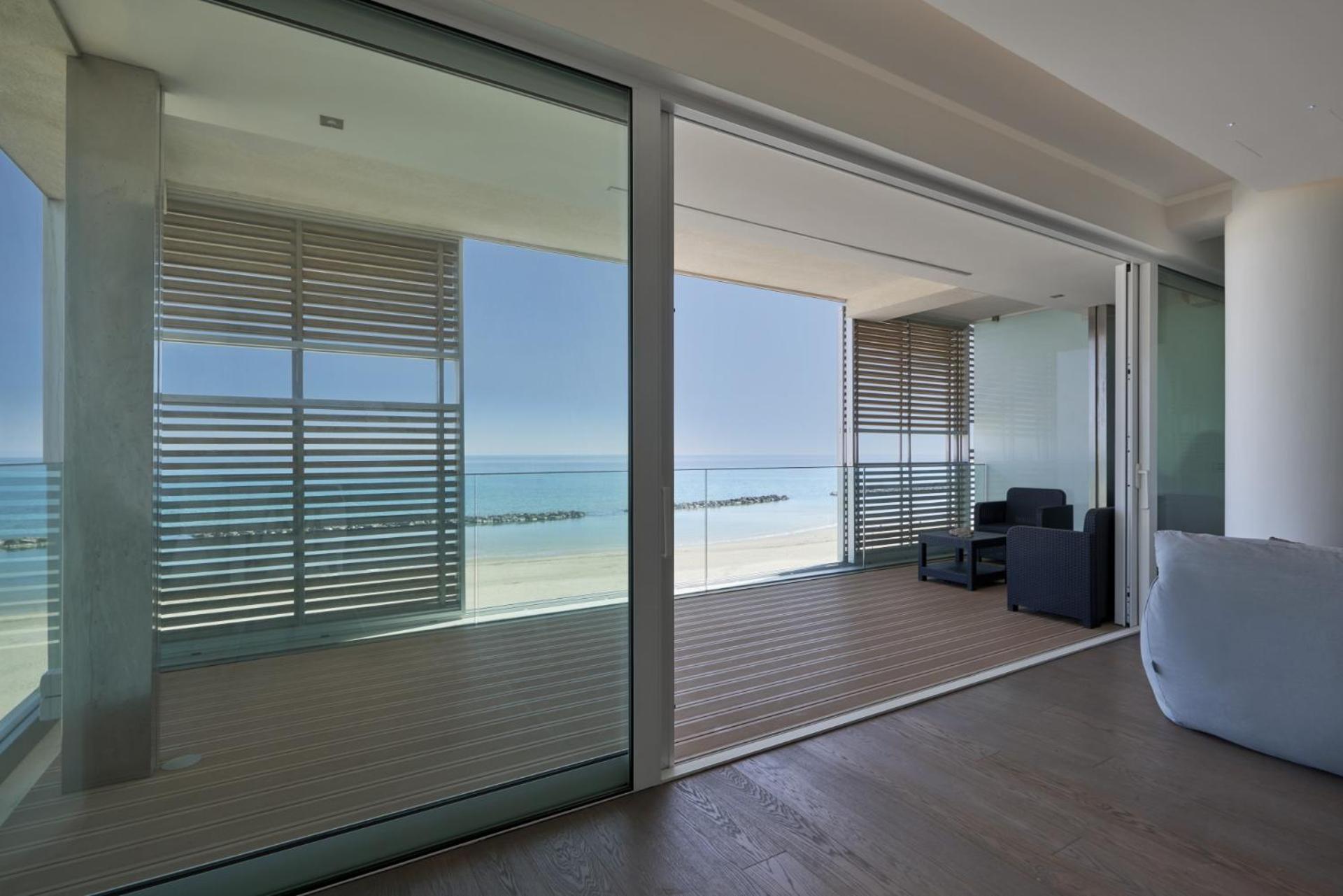 Luxury Seafront Apartment, Parking and Beach by Host Hero view 2