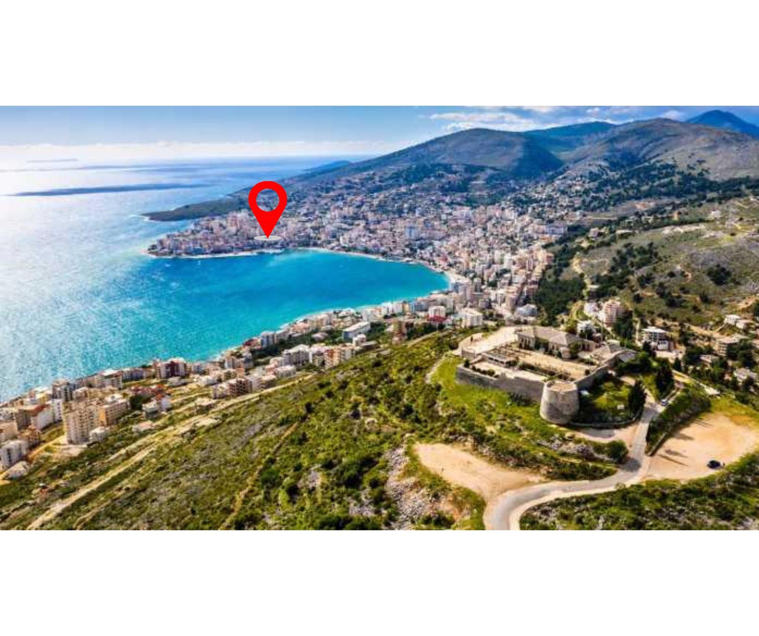 Sarah's Apartments - 5 min walk to Beaches & Boulevard - big balcony!