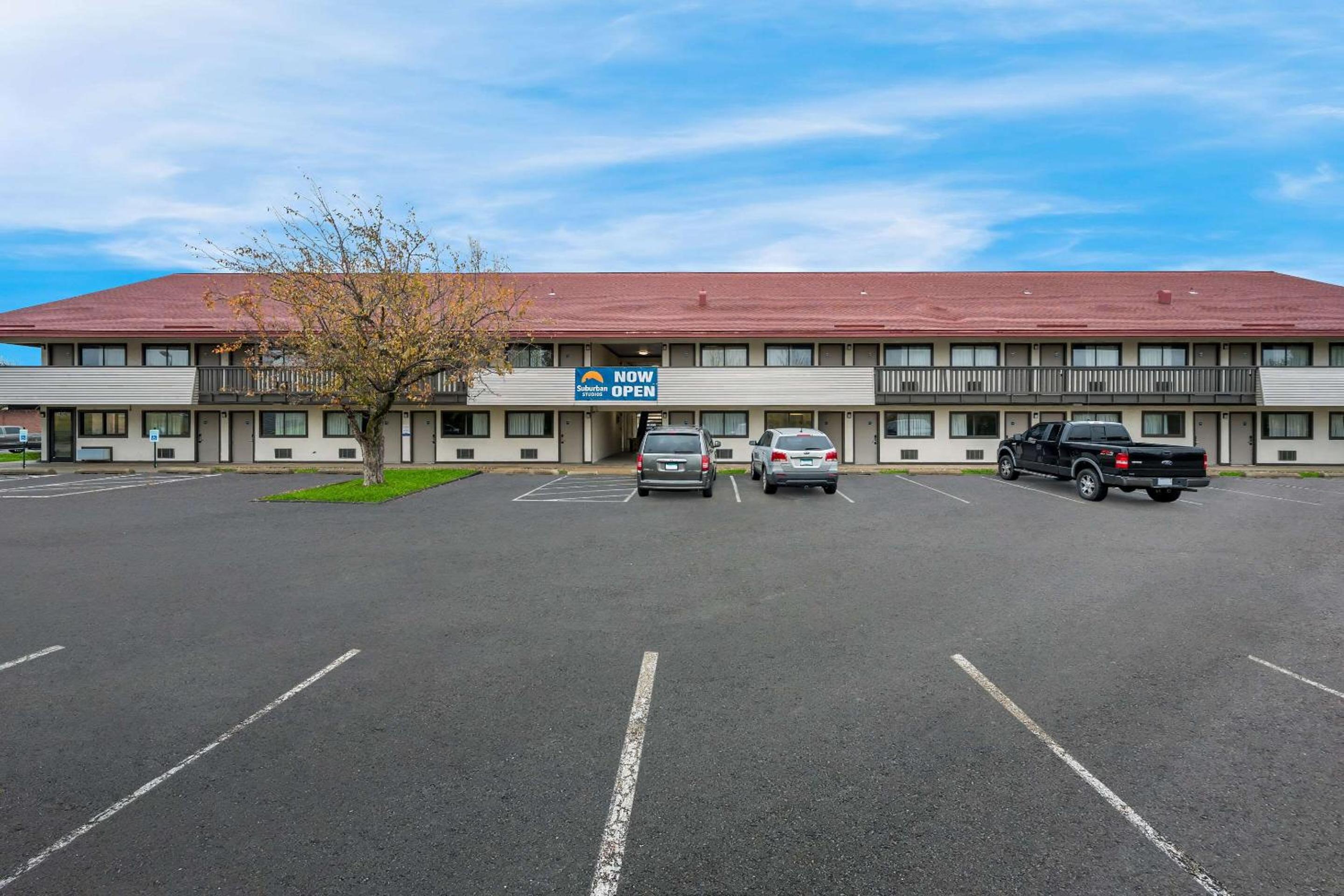 Hotel Suburban Studios Peoria - Image 1