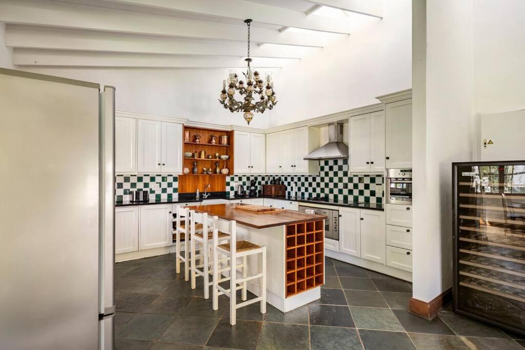 Picturesque Garden Villa, Illovo House