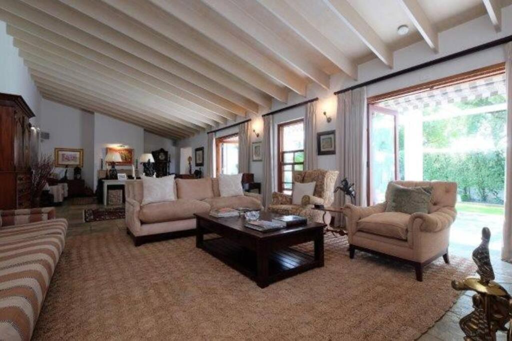 Picturesque Garden Villa, Illovo House