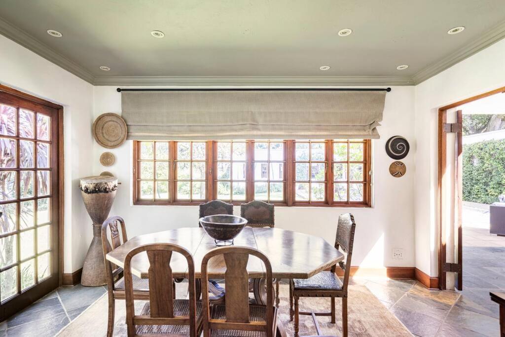 Picturesque Garden Villa, Illovo House