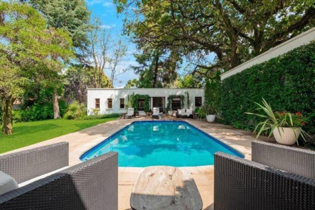 Picturesque Garden Villa, Illovo House
