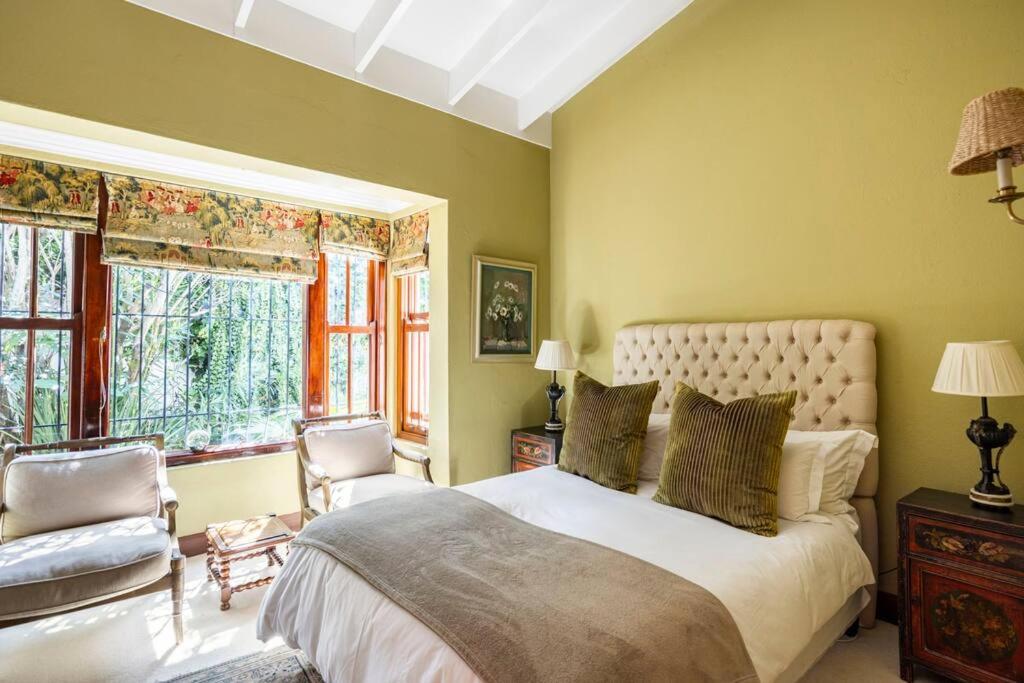 Picturesque Garden Villa, Illovo House