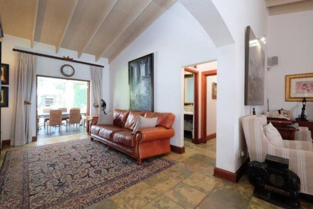 Picturesque Garden Villa, Illovo House