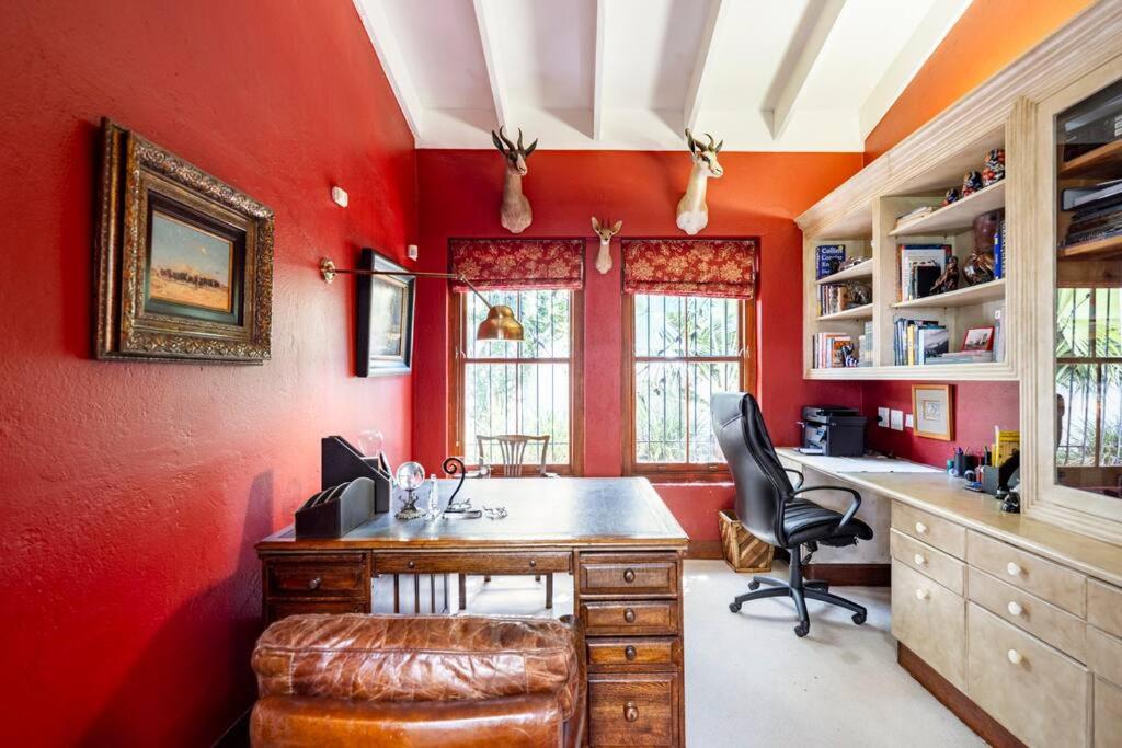 Picturesque Garden Villa, Illovo House
