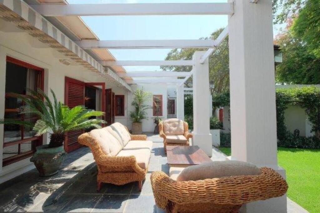 Picturesque Garden Villa, Illovo House