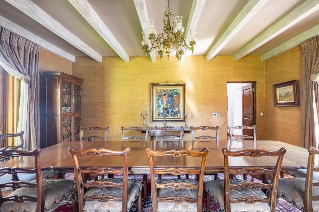 Picturesque Garden Villa, Illovo House