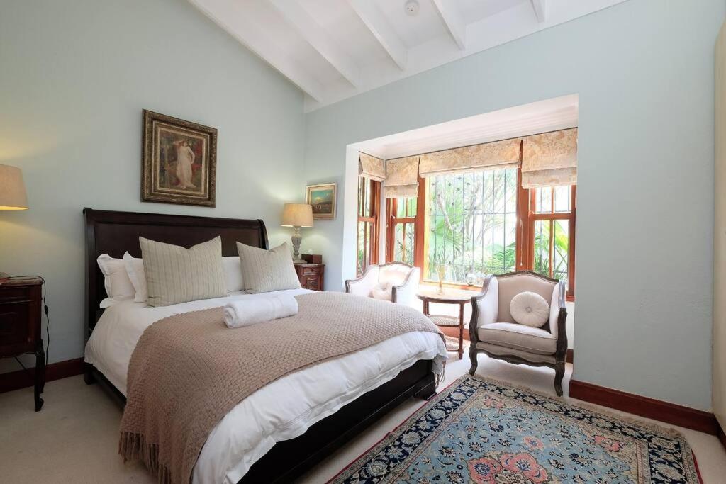 Picturesque Garden Villa, Illovo House