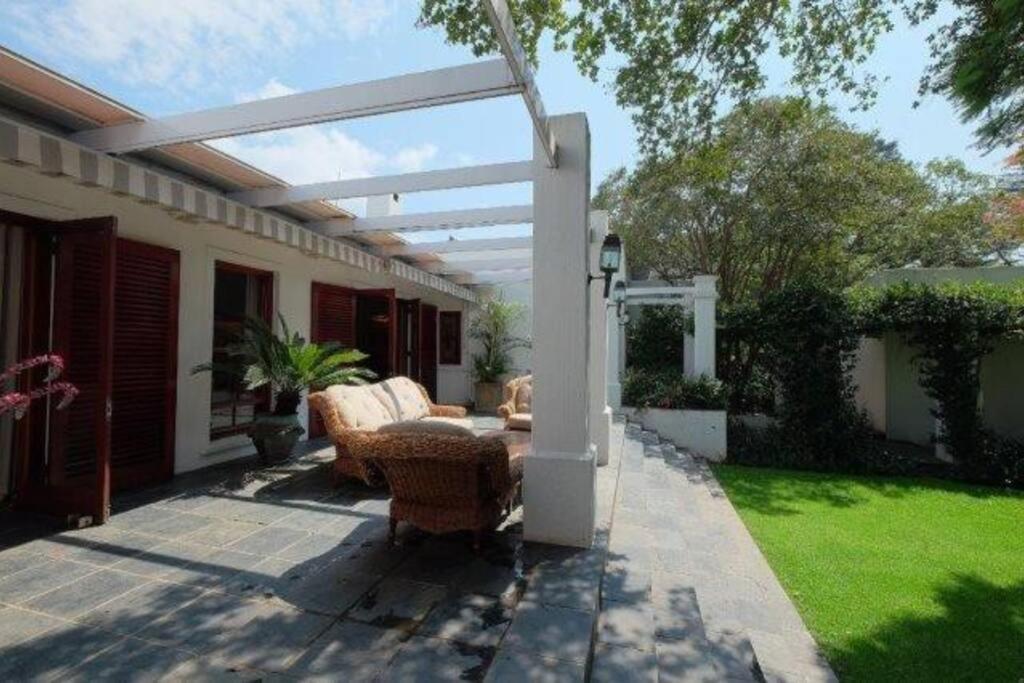 Picturesque Garden Villa, Illovo House