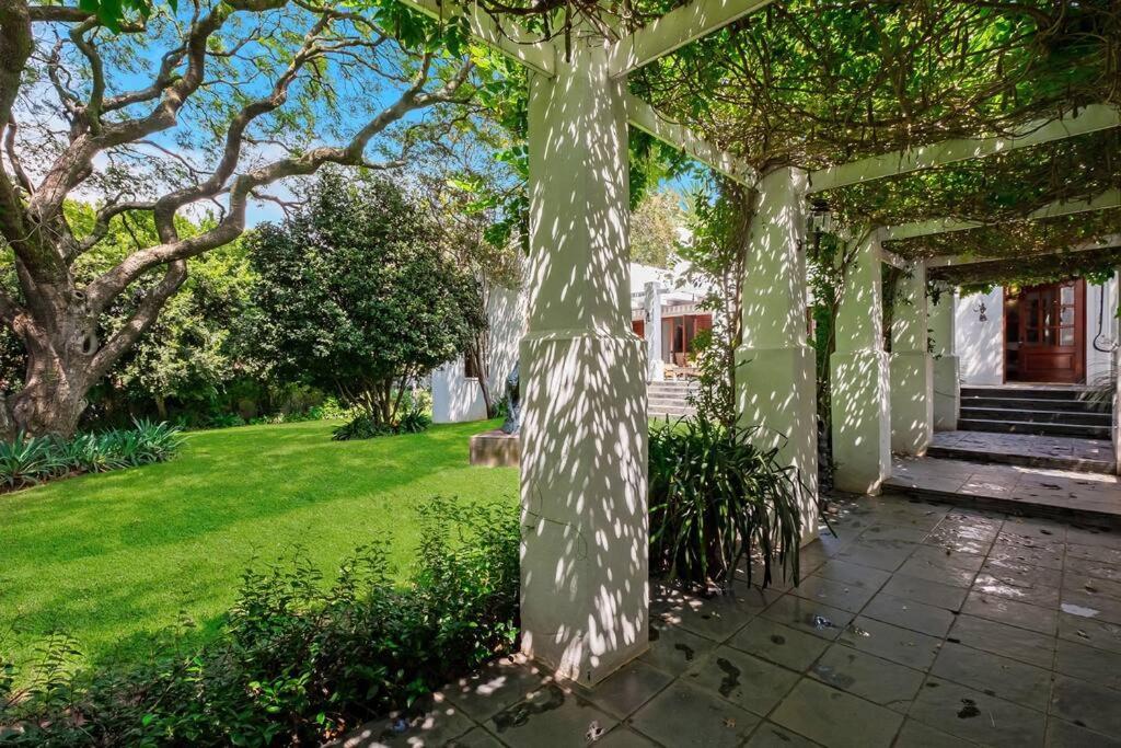 Picturesque Garden Villa, Illovo House