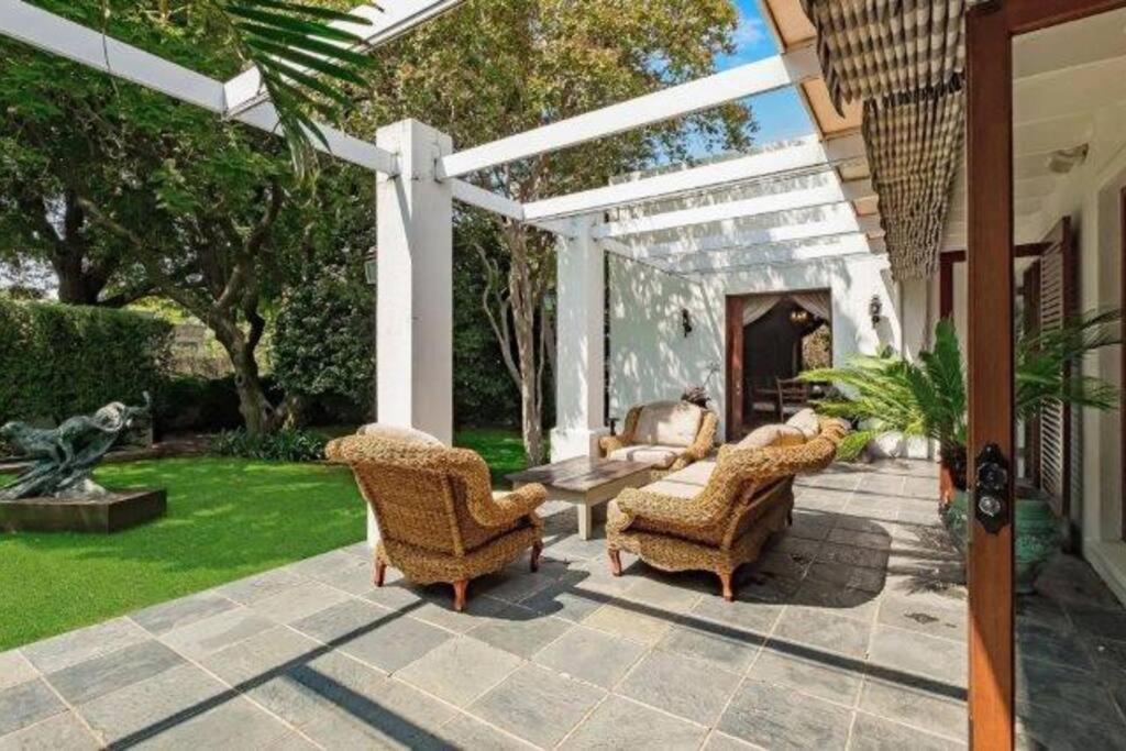 Picturesque Garden Villa, Illovo House