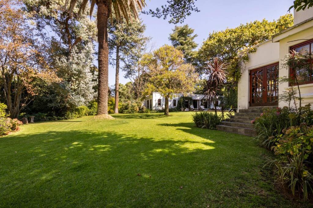 Picturesque Garden Villa, Illovo House