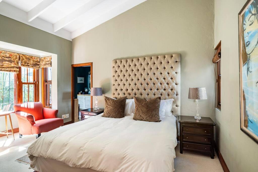 Picturesque Garden Villa, Illovo House