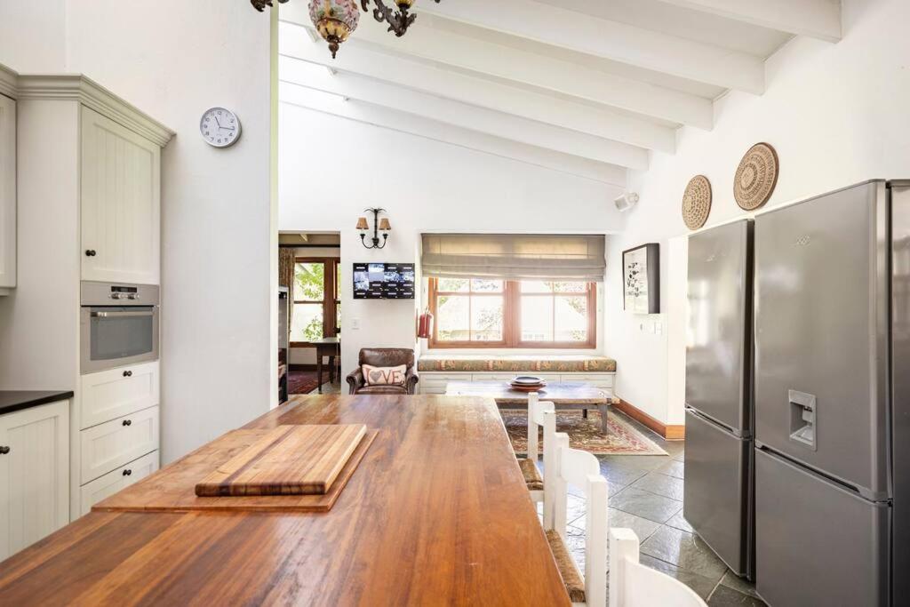 Picturesque Garden Villa, Illovo House