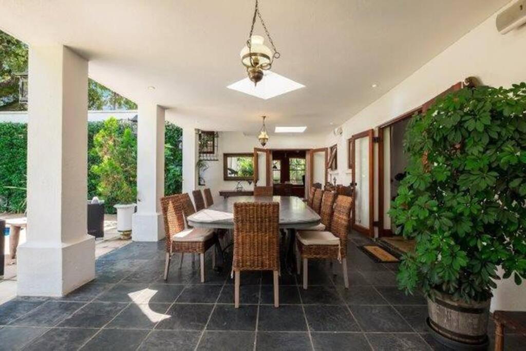 Picturesque Garden Villa, Illovo House