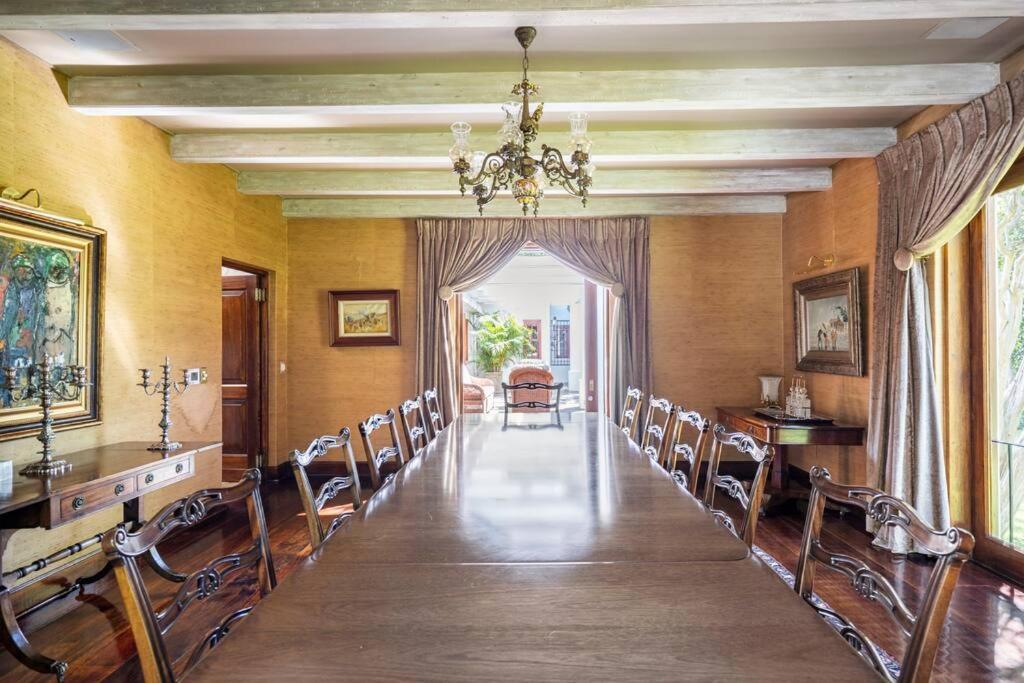 Picturesque Garden Villa, Illovo House